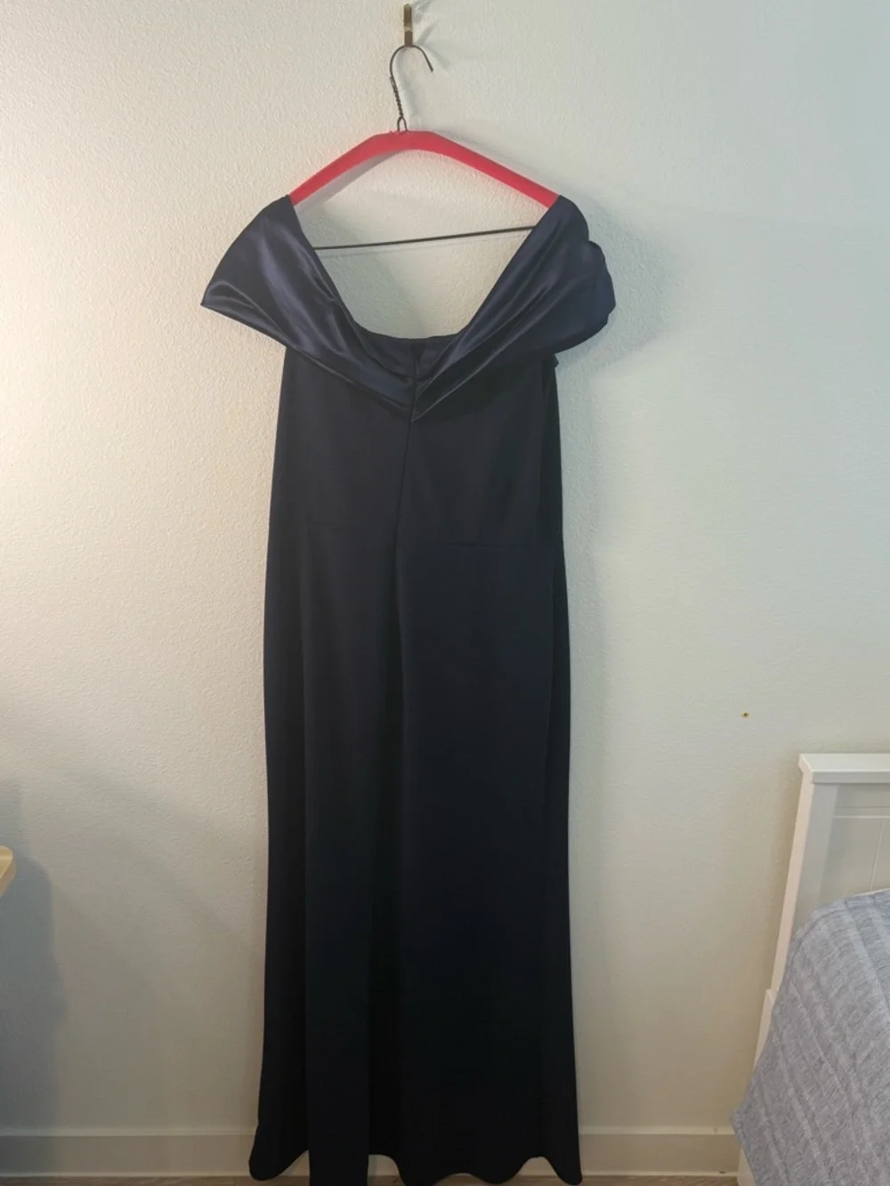 Stunning Off-Shoulder Navy Evening Gown - Picture 6 of 6